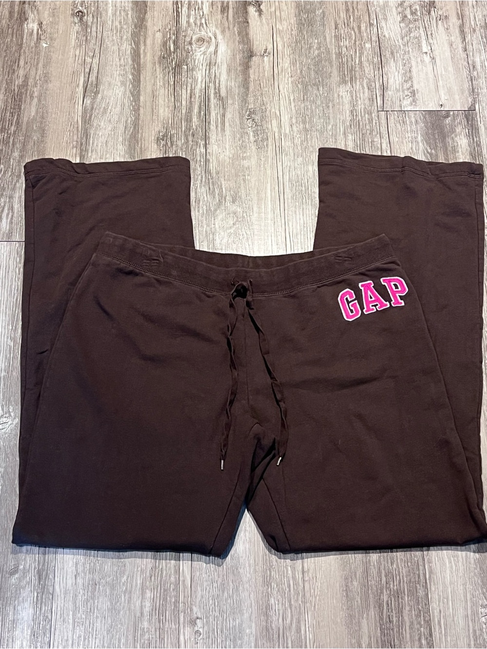 Vintage Y2K era lowrise Brown Gap sweatpants with pink logo Size L